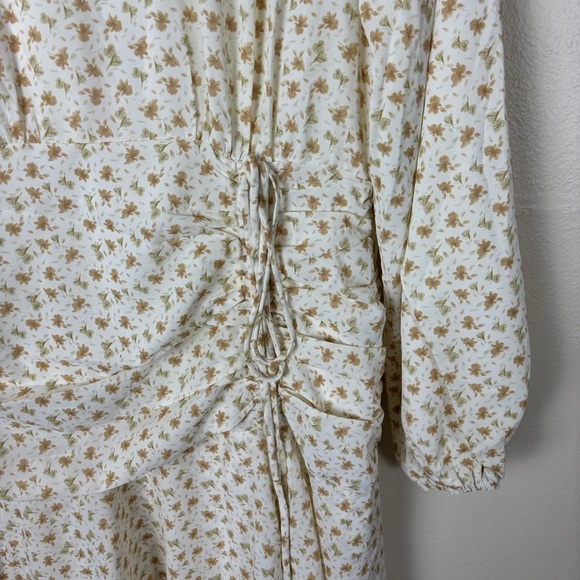 NWT Veiled New York Narjis Side Rouched Maxi Dress Beige Floral Women’s Sz Large - Picture 4 of 9